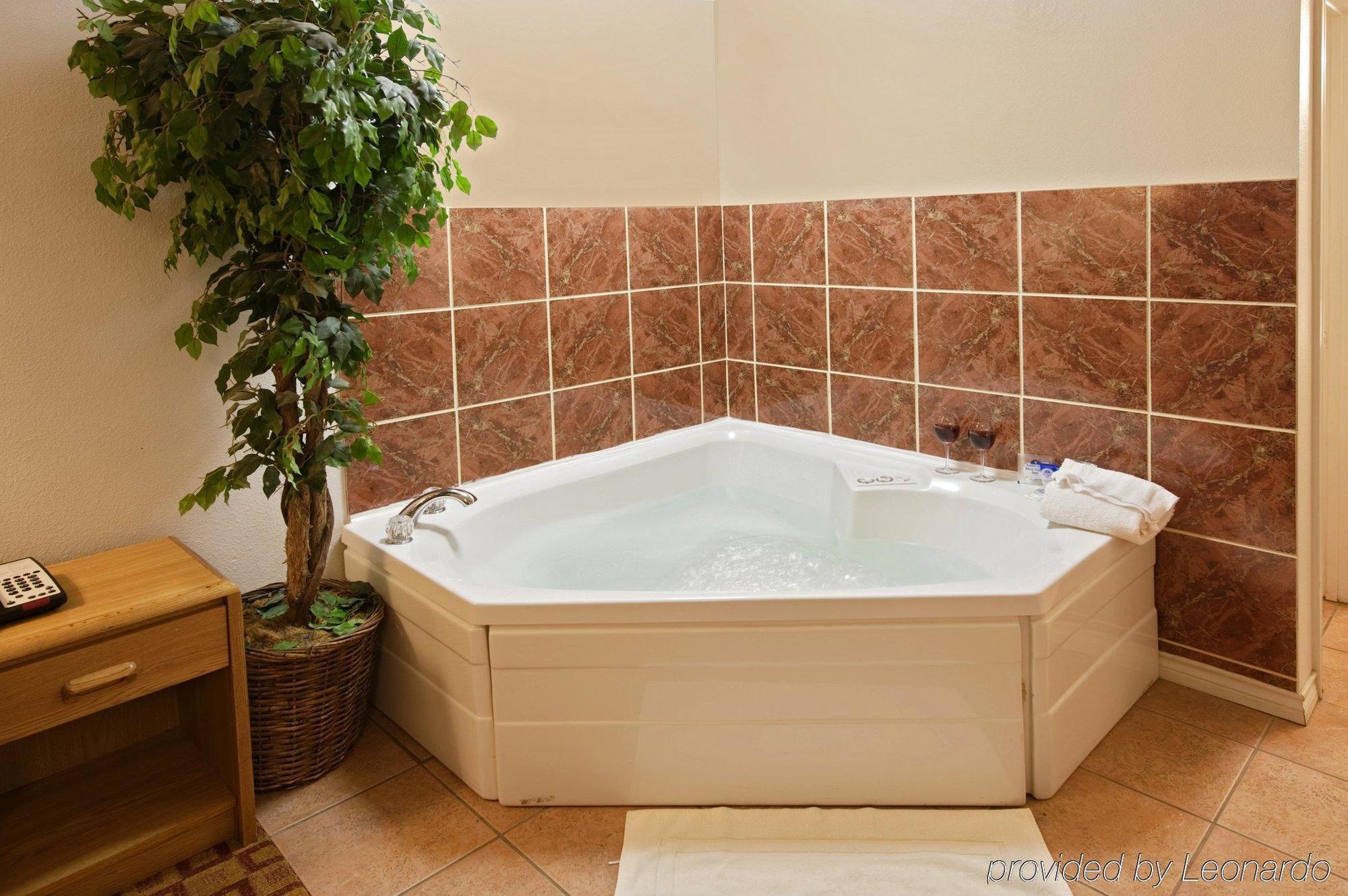 Americas Best Value Inn Уедърфорд Екстериор снимка